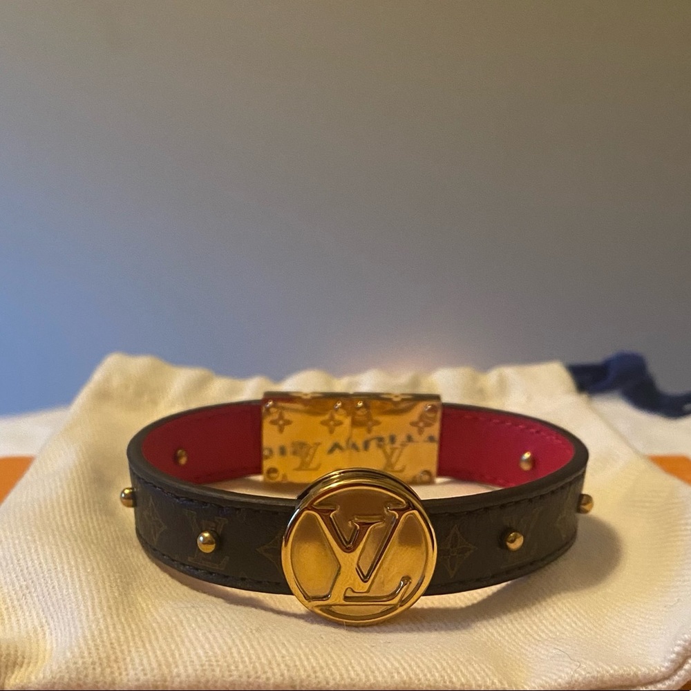Beautiful fashion bracelet